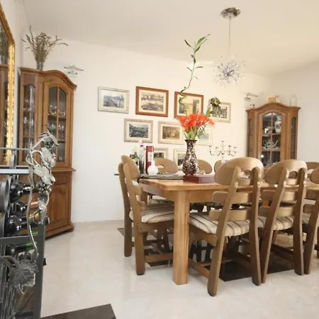 Ana Apartment *
